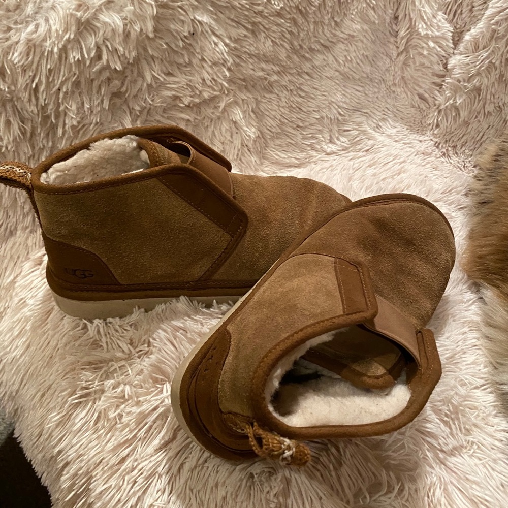 Men’s tan suede UGG boots size 7. Like brand new